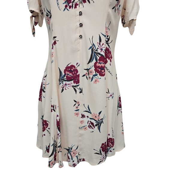 ASTR The Label Women Short Sleeve Floral V-Neck Viscose Dress Size Small - Picture 8 of 13